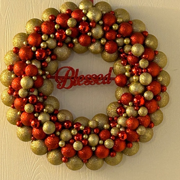 Holiday wreath in your choice of colors - Picture 2 of 3